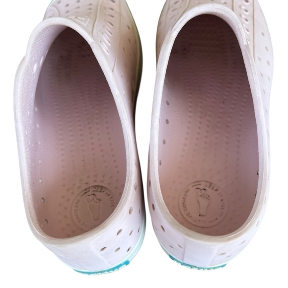 Native Jefferson Slip-On Shoes Milk Pink Shell White Washable Odor Resistant J3 - Picture 7 of 9